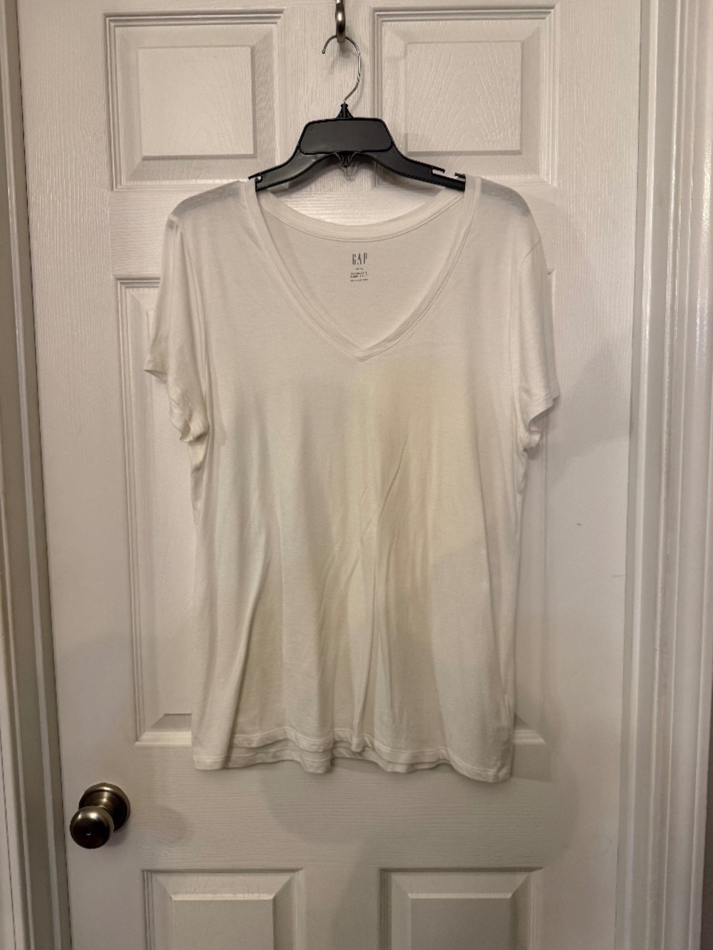 GAP White V-Neck Favorite T, Size XL